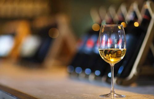 抗壓前行 尋求變革 搶抓新機(jī)——二〇二〇年中國(guó)酒業(yè)回顧與產(chǎn)業(yè)內(nèi)外環(huán)境及食品銷(xiāo)售觀察